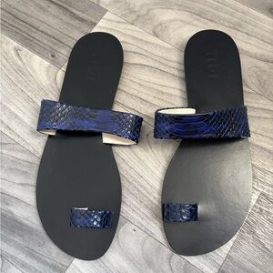 TIBI 8.5/38.5 Blue Black Snakeskin Print Sandals